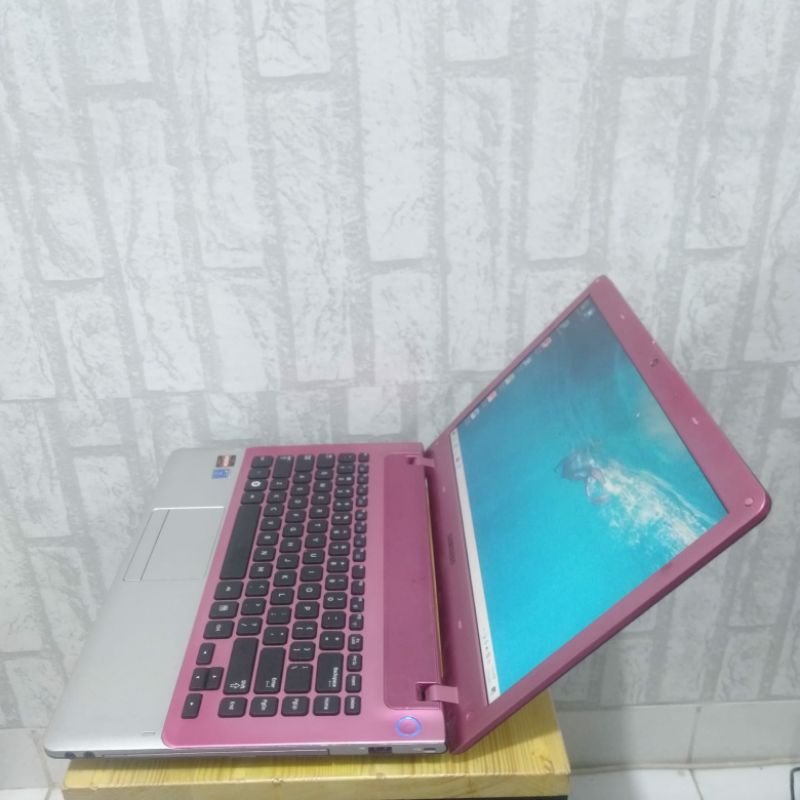 Laptop Samsung 355V4C Amd A6-4400M vga Amd radeon hd 7520G ram 4GB HDD 320 GB slim mulus 14 inch