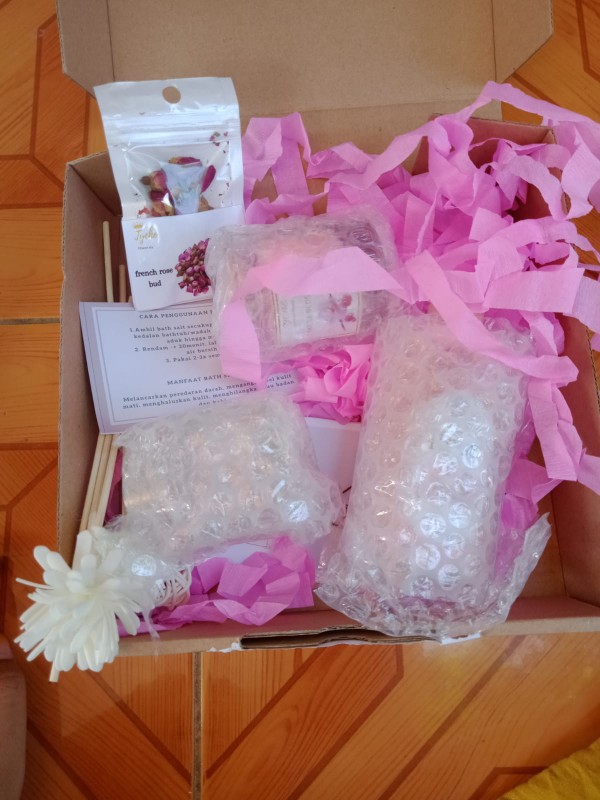 Hampers Aromaterapi/gift Box Aromatherapy/reed Diffuser/kado/ Hadiah Wedding/birthday/graduation