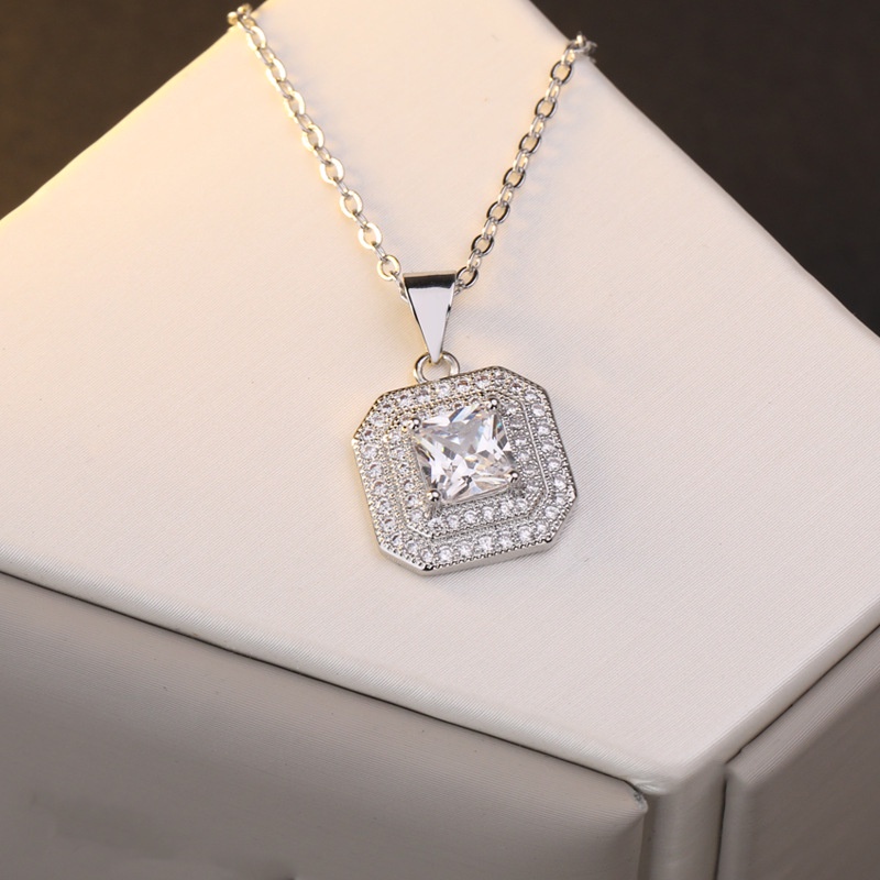 [Ready Stock]Fashion Inlaid Diamond Square Pendant Silver Necklace