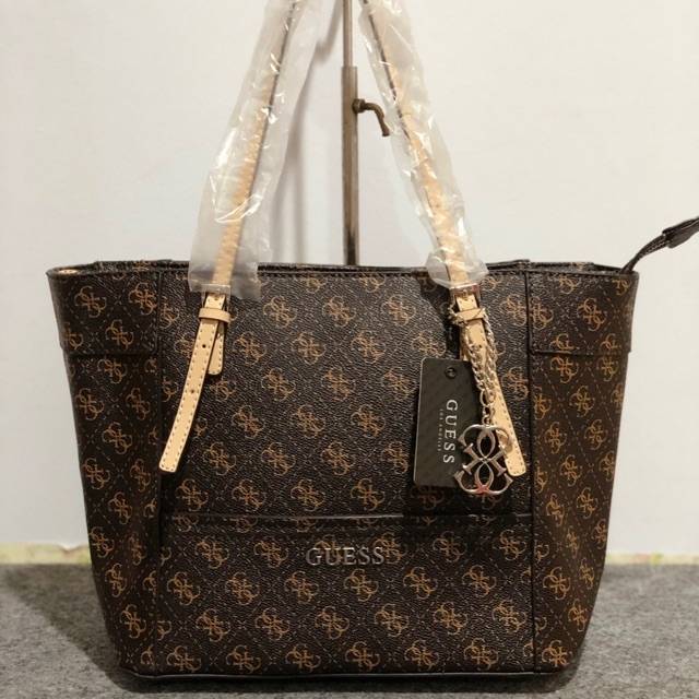 Guess delaney medium