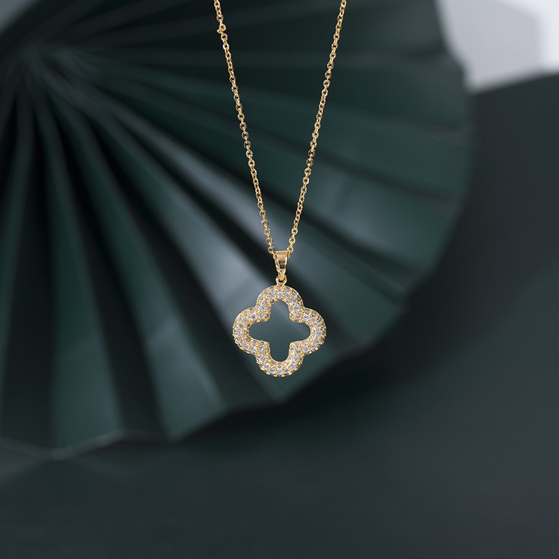 2021Ins Full Zircon Four Leaf Clover Pendant Kalung Rantai Klavikula Berlapis Emas Tembaga Perhiasan