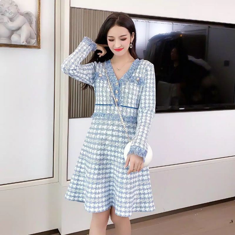 dress rajut musim gugur semi impor warna biru kombinasi putih mini bahan melar tangan lengan panjang