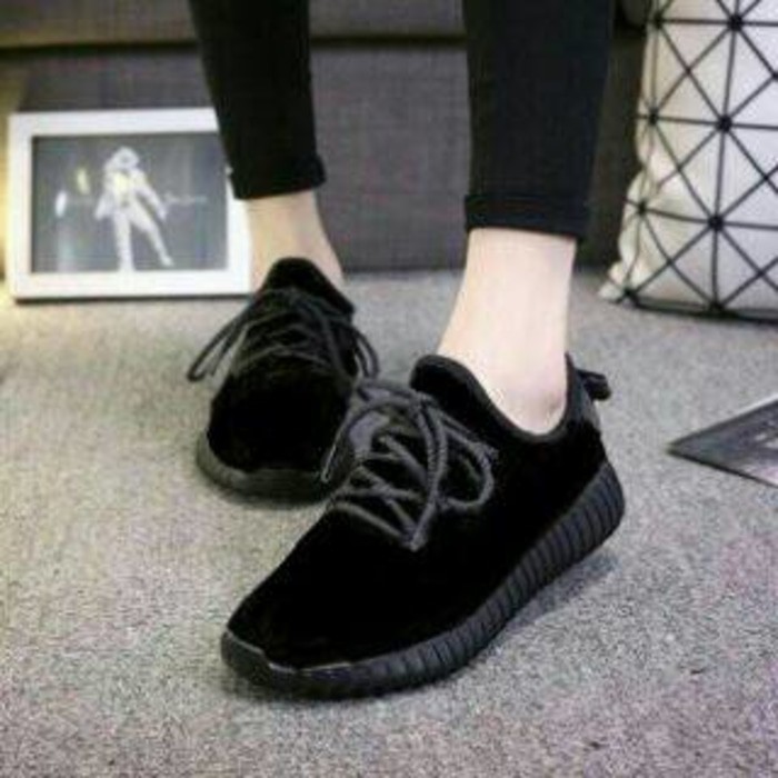 KETS ADIDAS YEZZY HITAM FULL SOLID SEPATU WANITA OKE