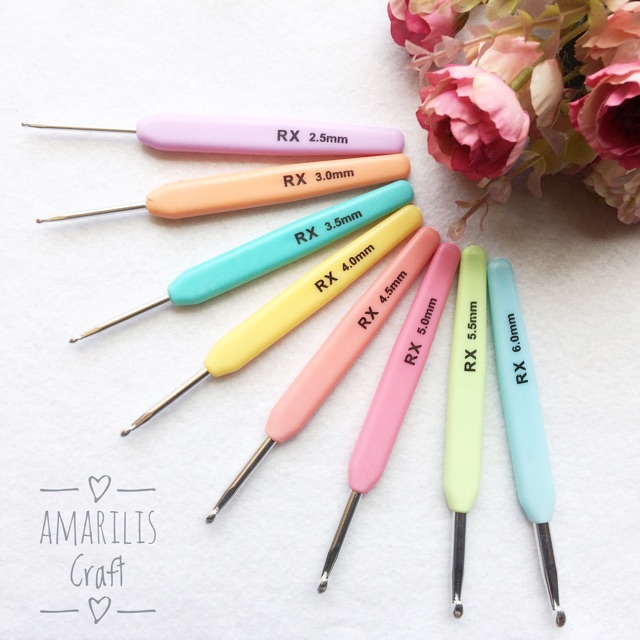 8 Soft Plastic Handle Crochet Hook Set