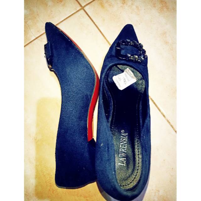 SEPATU WANITA LAWRENSIA PRELOVED