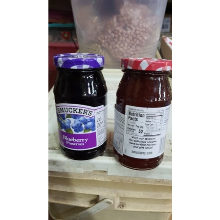 

smuckers blueberry strawberry preseves jam stroberi bluberi selai