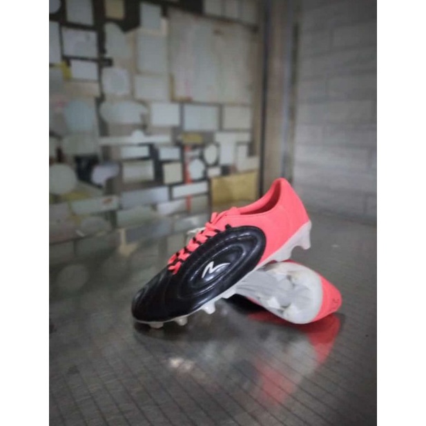 Sepatu Bola SPECS Barricada Fuerza Pro FG