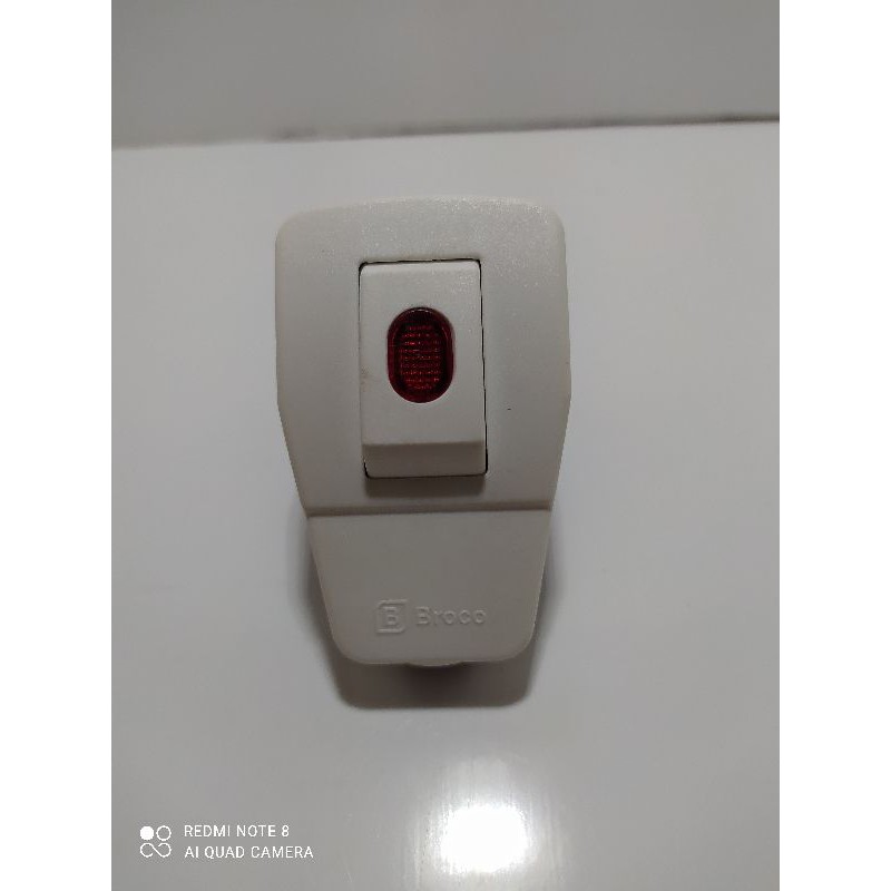 broco steker lampu/colokkan