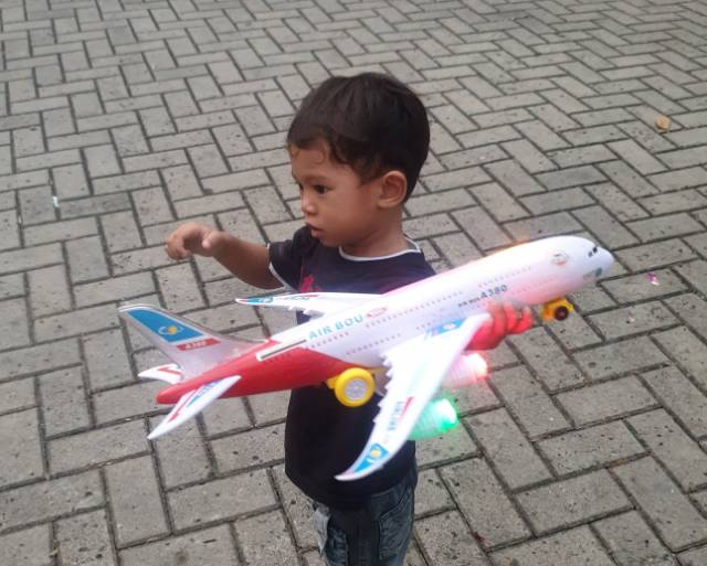 PESAWAT AIR BUS A380 MAINAN ANAK