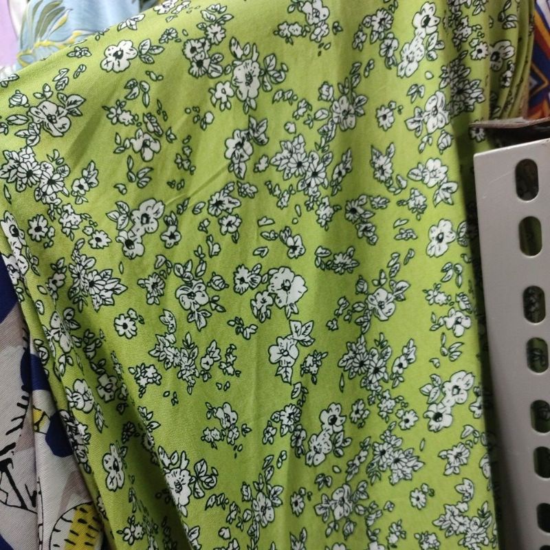 Kain silky | bahan mukena - kain katun silki - kain silky motif bunga kecil Harga per 0,5 meter