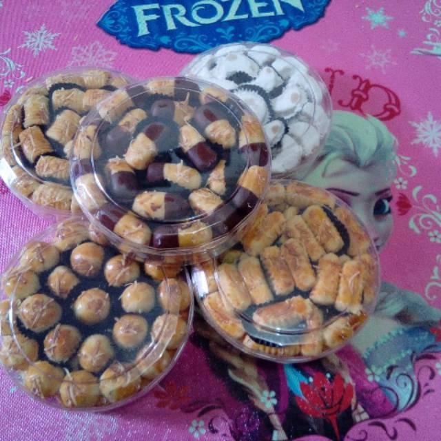 

Kue kering lebaran bervariasi