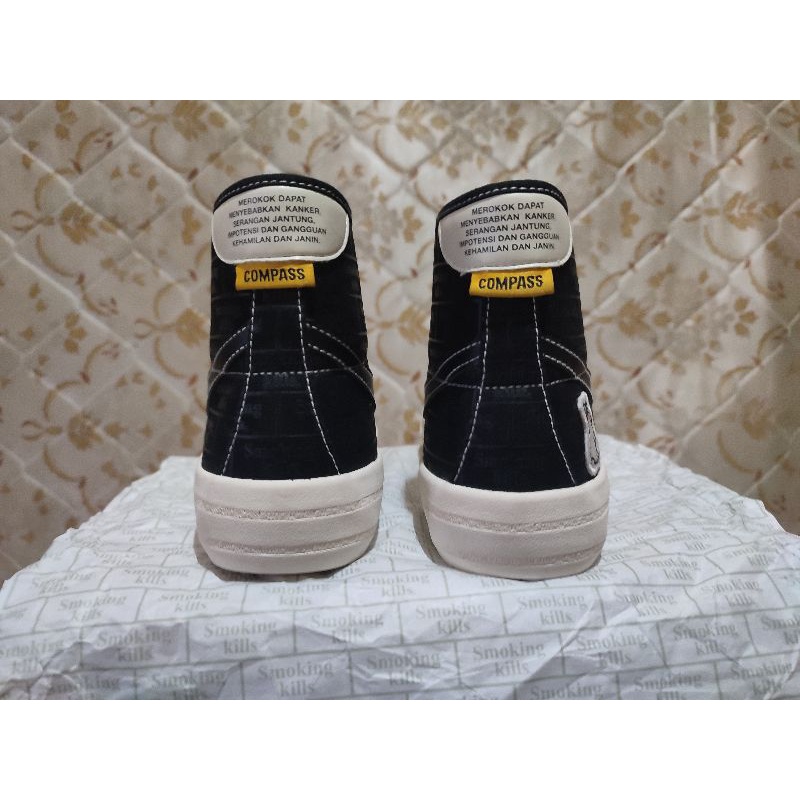 Sepatu Compass Fr2 "Smoking Kills"