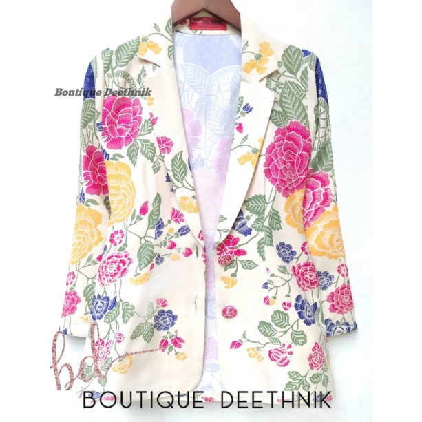 DEETHNIK - Blazer batik motif bunga warna broken white blazer batik deethnik