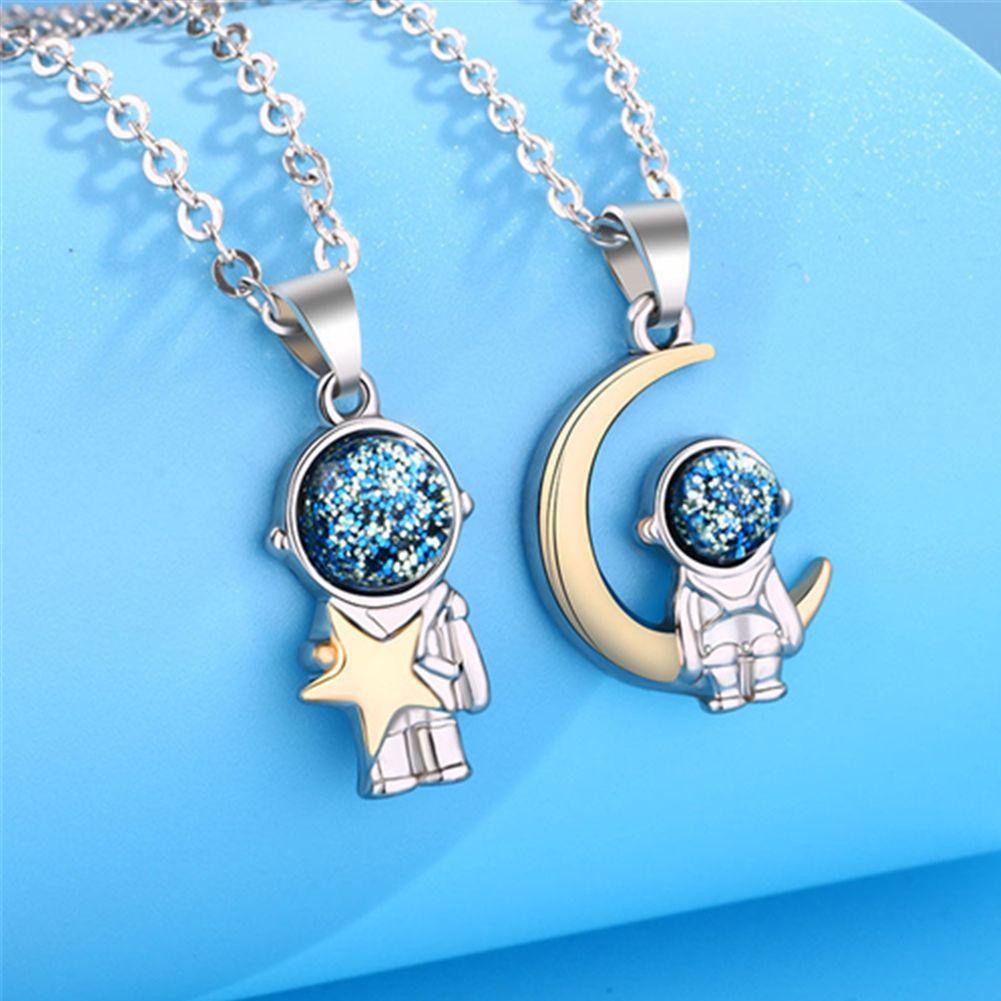 R-flower 1pasang Astronot Liontin Pasangan Kalung Aksesoris Hari Valentine Spaceman Perhiasan Cinta Memorial Pasangan Klavikula Necklace