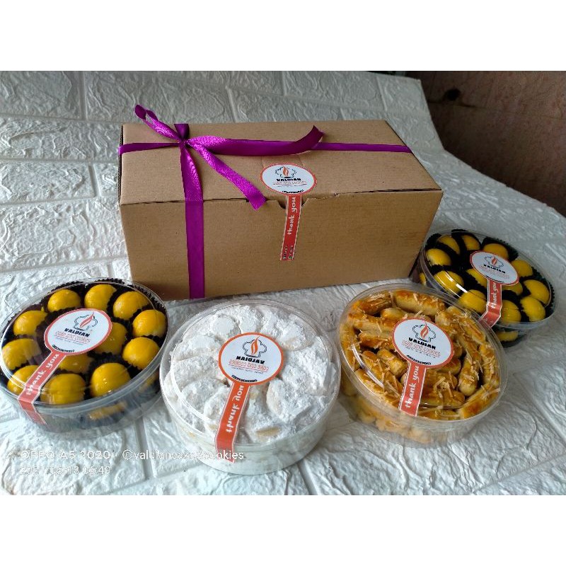 

HAMPERS KUE KERING | HAMPERS LEBARAN