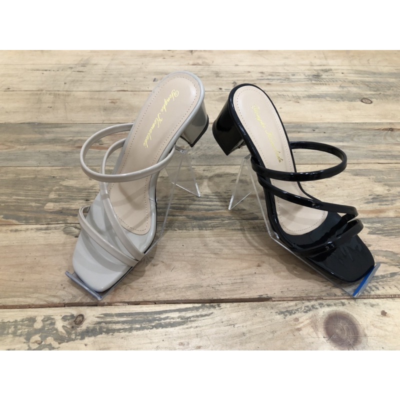 wedges wanita Yongki komaladi