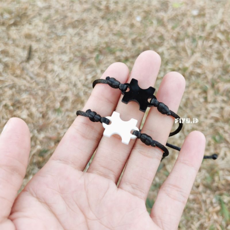 GELANG TALI SATIN PUZZLE HITAM DAN PUTIH / BUKAN GELANG COUPLE ( HARGA 1 GELANG )