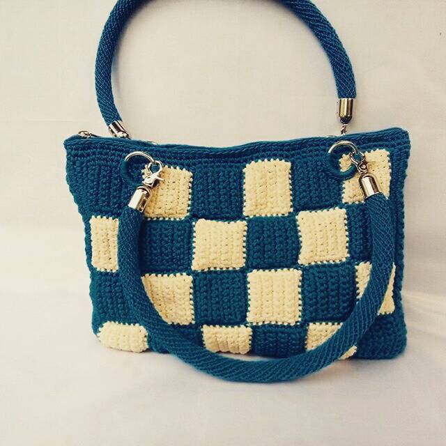 TAS RAJUT HANDMADE KOTAK CATUR