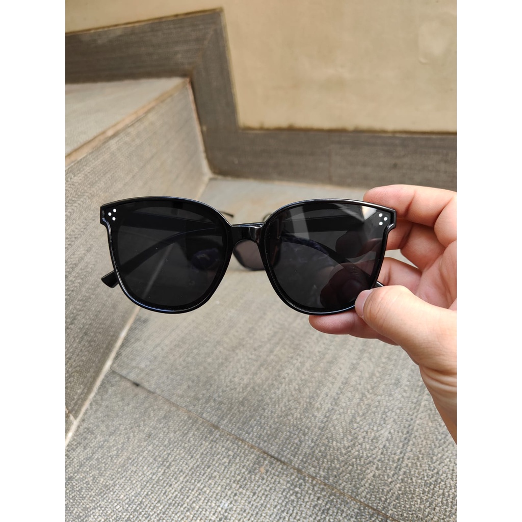 Kacamata Korea Black Hitam Korean Fashion Sunglassess Wanita/Pria unisex Free Sarung + Kain Lap