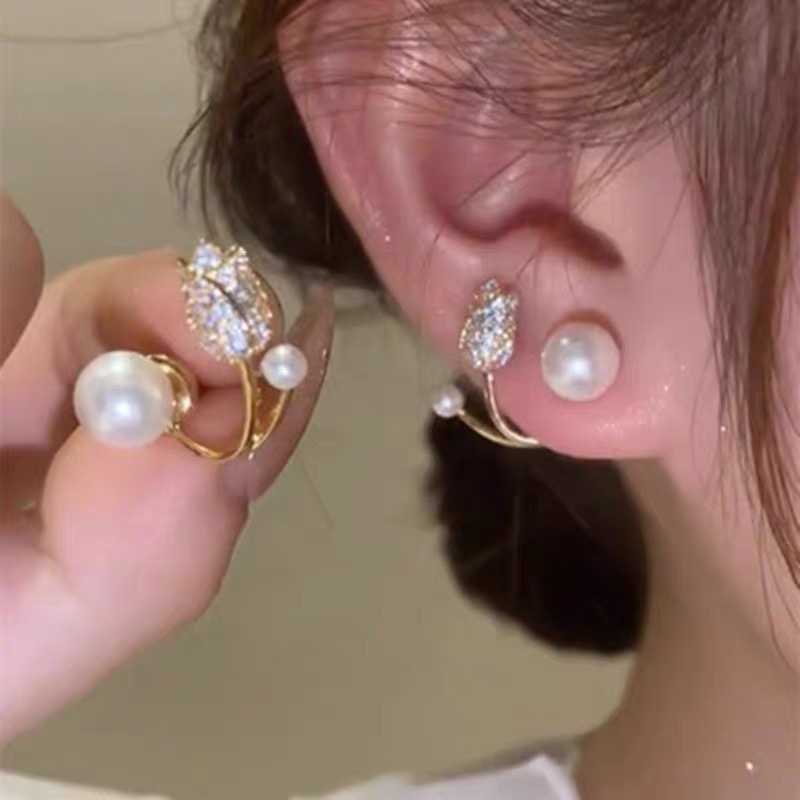 YEEZII Anting Stud Kristal Mutiara Bentuk Tulip Warna Emas Untuk Wanita