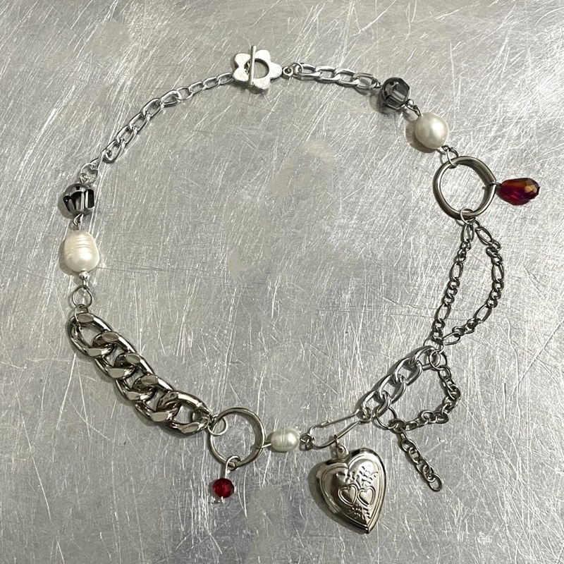 red heart locket necklace / pendant necklace / chain necklace / pearl necklace
