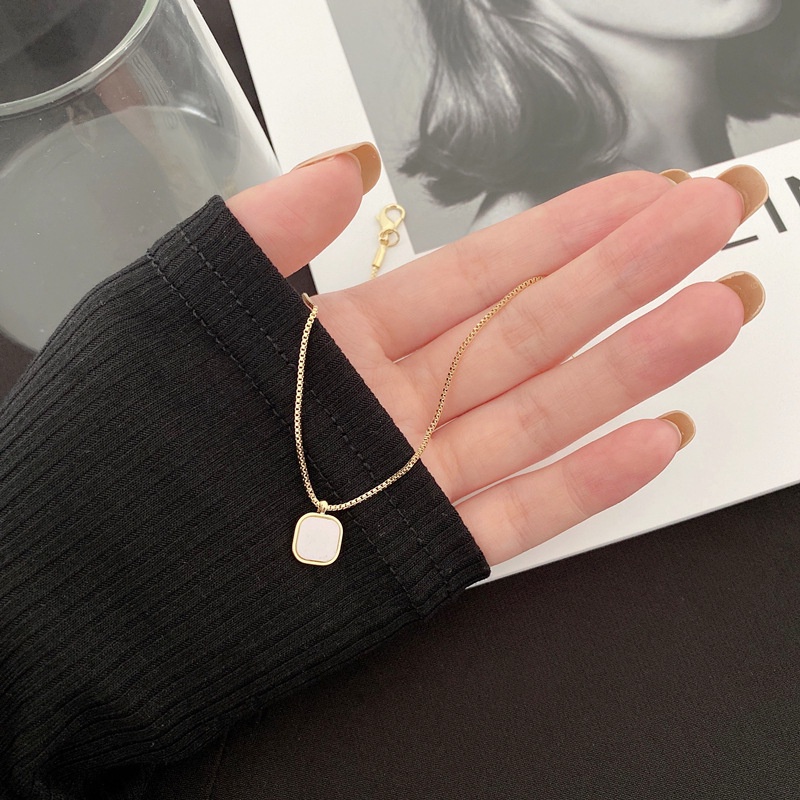 Kalung Rantai Klavikula Bentuk Persegi Warna Putih Untuk Aksesoris