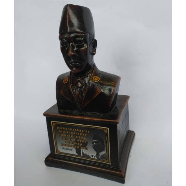 PAJANGAN MINIATUR PATUNG KEPALA IR SOEKARNO UKURAN BESAR