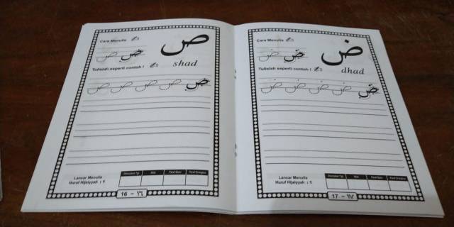 Buku Belajar Menulis Huruf Abjad Besar dan Kecil/ Buku Latihan Menulis