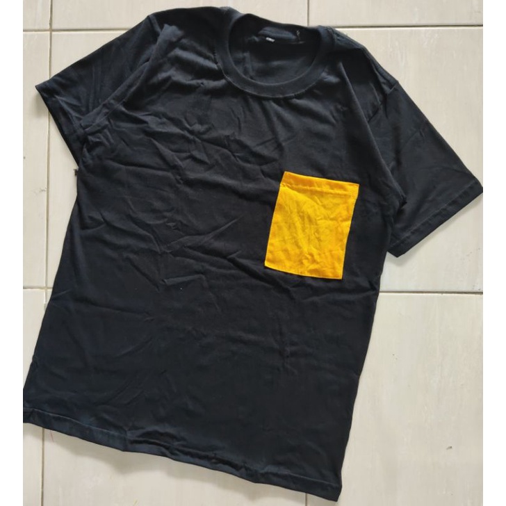 kaos poket hitam kuning emas