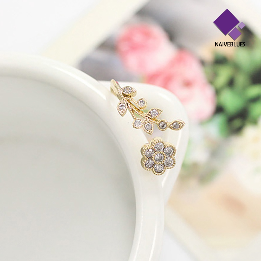 Cincin Adjustable Desain Cabang Bunga Aksen Berlian Imitasi Untuk Wanita