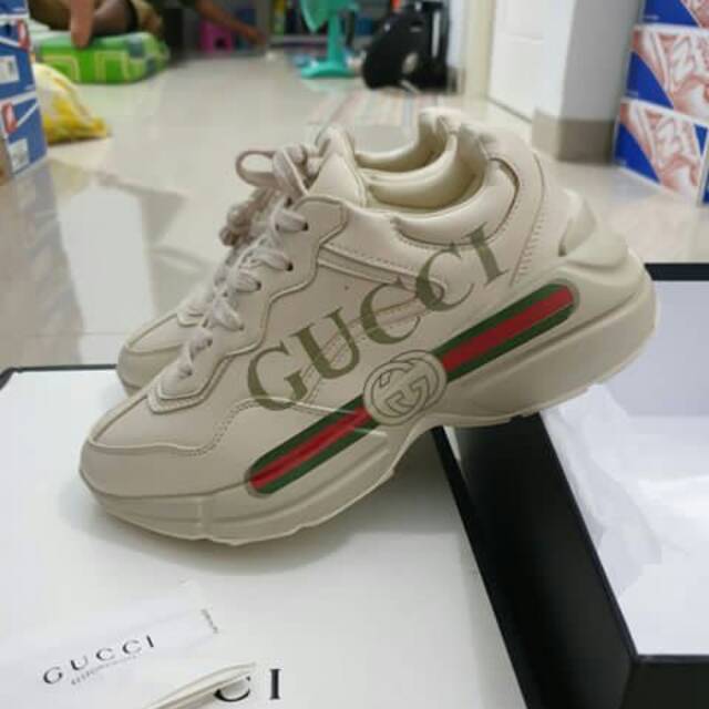 SEPATU WANITA MERK GUCCI