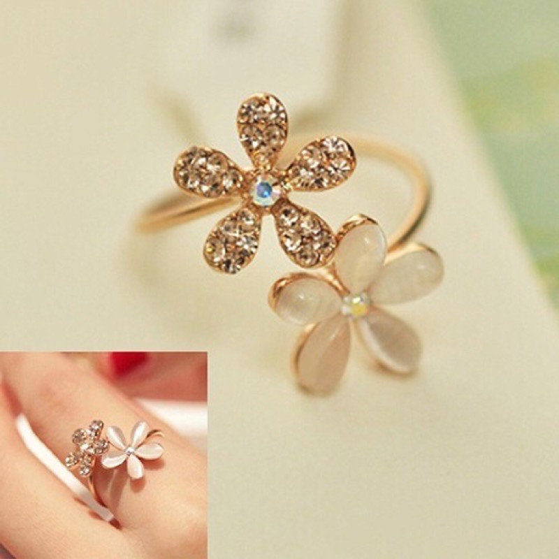 Cincin dengan 2 bunga daisy yang indah