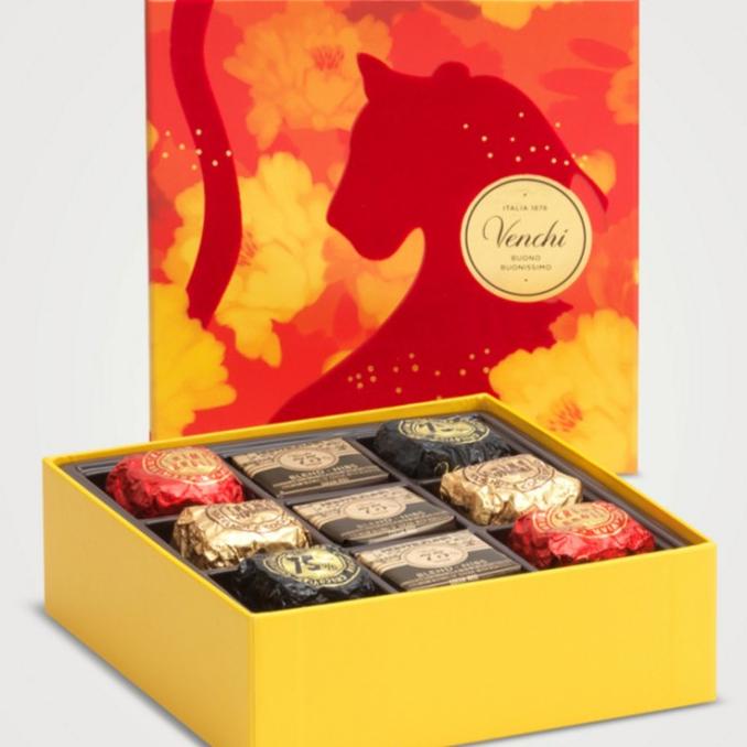 

VENCHI COKELAT PREMIUM HAMPERS IMLEK - SQUARE GIFT BOX - 170GR DSG54546WE