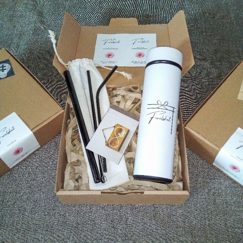 

Gift box | Hampers | paket hadiah | kado
