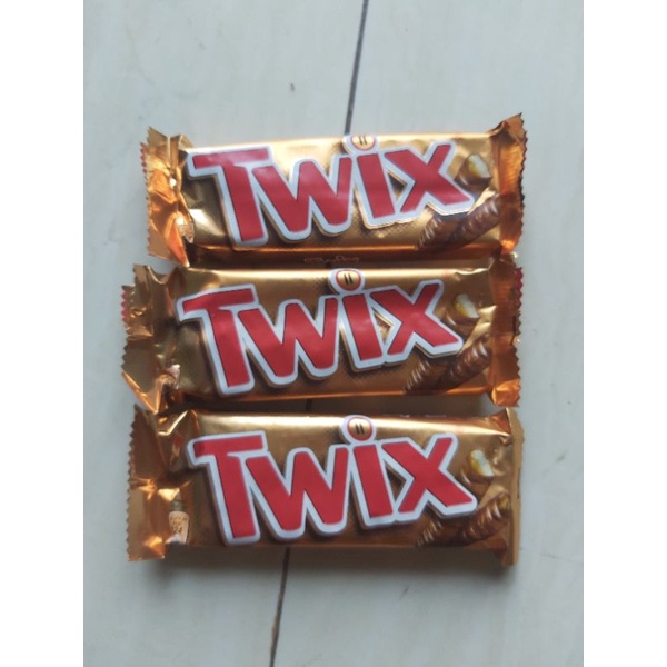

TWIX MILK CHOCOLATE COVERD CARAMEL AND BISCUIT