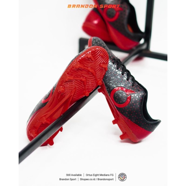 Sepatu Bola Ortuseight Medians FG