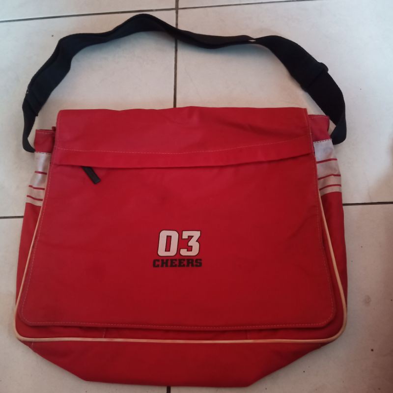 Tas preloved Threerey merah