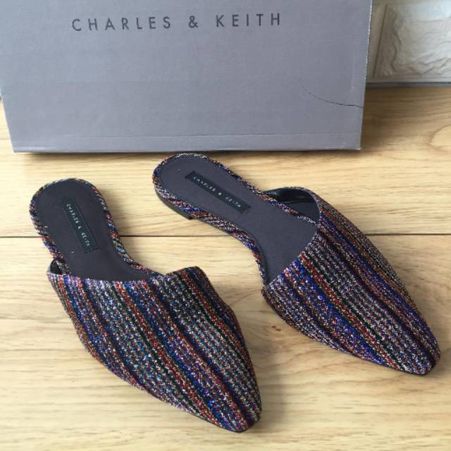 Sale Charles and Keith CK-166 sandals ori