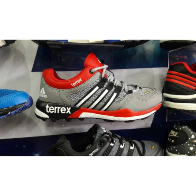 Sepatu adidas terex