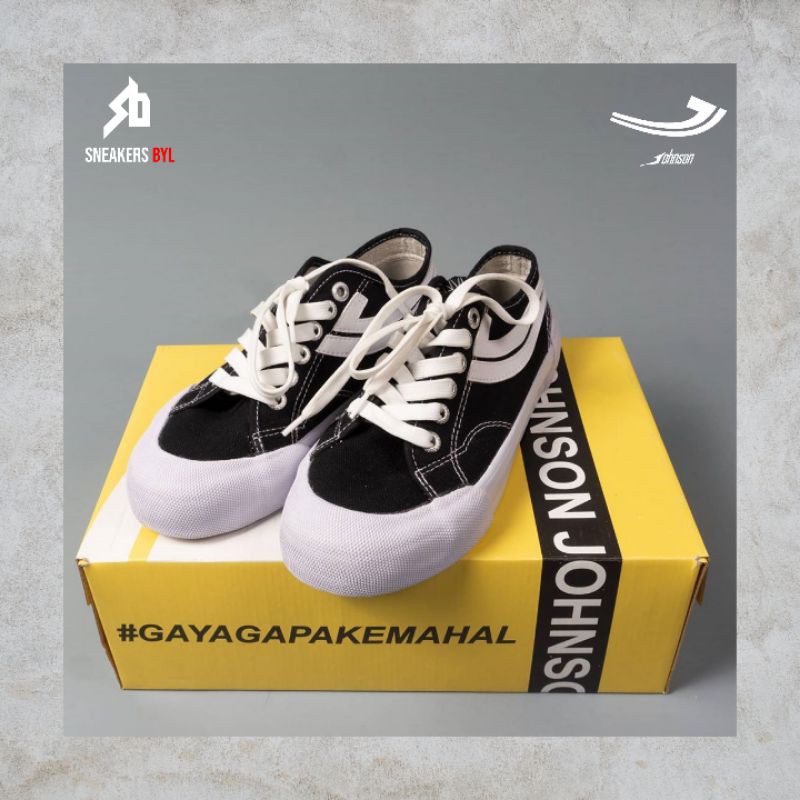 SEPATU JOHNSON GALAXY PRO BW LOW