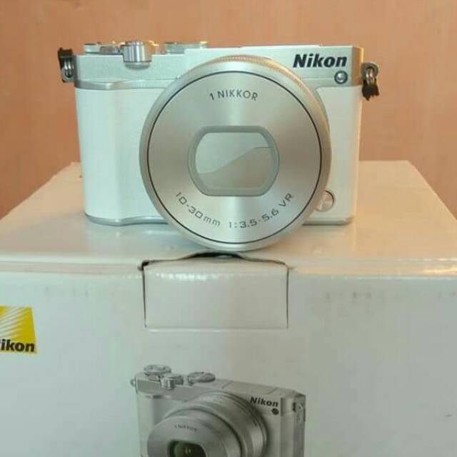 Nikon 1 J5 Kit 10-30mm Kamera Mirrorless