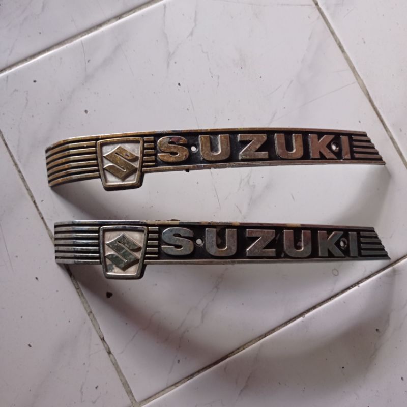 Emblem Logo Tangki Suzuki RC80 RC 100 Original