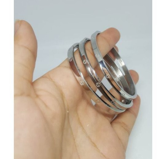 Gelang titanium c1 ,tidak luntur,awet,tahan lama