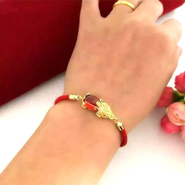 Gelang pixiu batu merah kristal tali merah