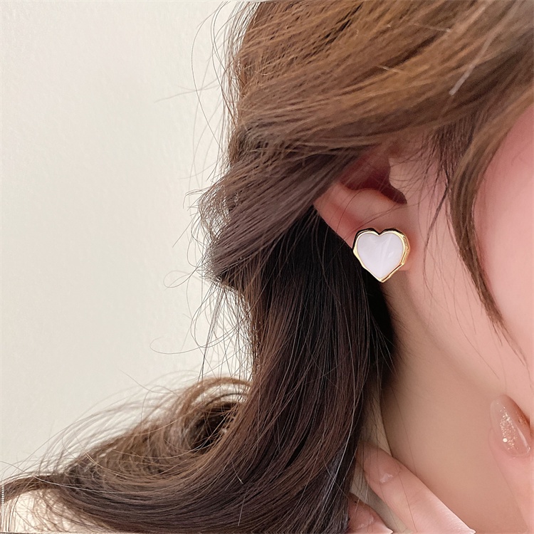 Anting Stud Bentuk Hati Warna Emas Untuk Wanita