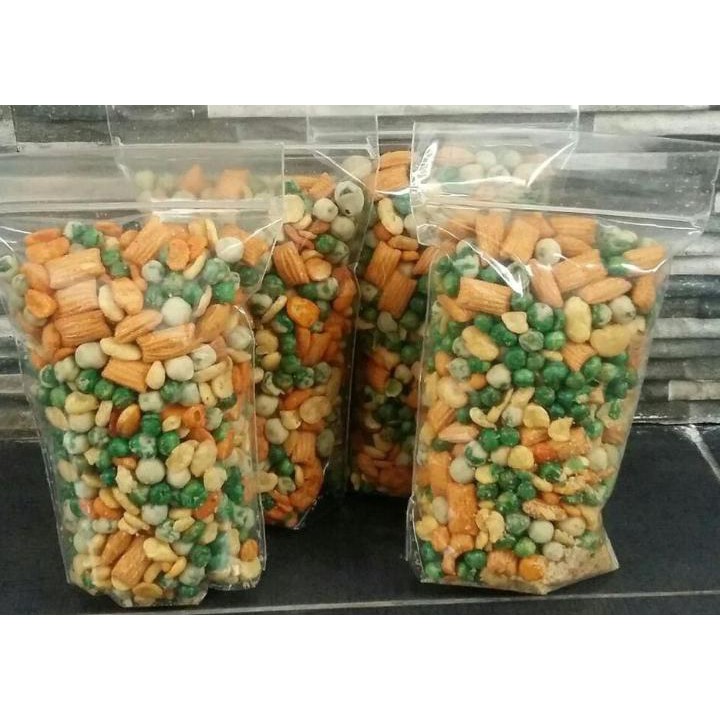 

Oleh Oleh Khas Solo Mix Nut Kemasan 200 gram / ragam snack / jajanan enak / cemilan murah / snack