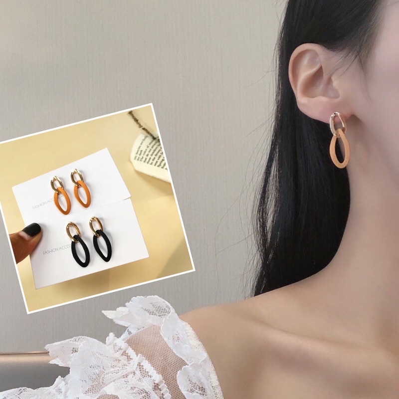 Anting Tusuk Gantung Panjang Desain Geometri Oval hollow Bahan Metal Warna Silver Gaya Korea