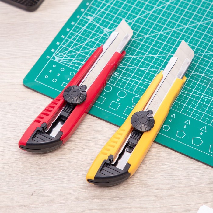 

Bergaransi Cutter Deli Besar Big Rotary Lock - E2043 Terlaris