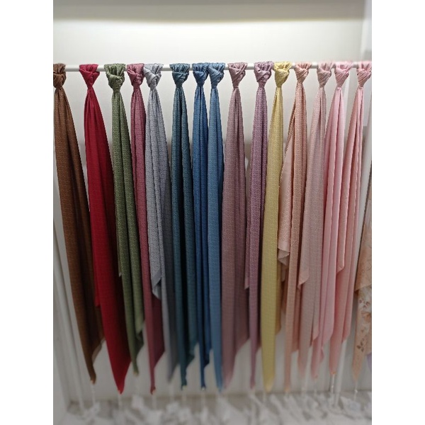 Tapis Satin square buttonscarves
