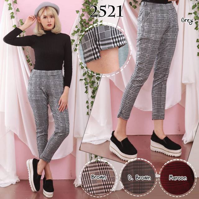 

Celana pensil motif kotak